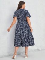 SHEIN GRANDE TAILLE (44/46/48/50/52/54) – Robe maxi fluide noire à imprimé intégral et ourlet à volants E183 https://sheinstyle.store original Algerie DZ
