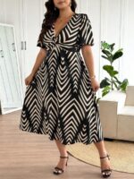 SHEIN GRANDE TAILLE (46/48/50) – Robe casual élégante à rayures, col V et manches courtes E190 https://sheinstyle.store original Algerie DZ SHEIN GRANDE TAILLE (46/48/50) – Robe casual élégante à rayures, col V et manches courtes E190 https://sheinstyle.store original Algerie DZ