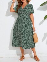 SHEIN GRANDE TAILLE (44/46/48/50/52/54) – Robe longue d'été verte à fleurs, col en V et manches courtes – Idéale pour les grandes tailles, parfaite pour les occasions et les vacances e191 https://sheinstyle.store original Algerie DZ